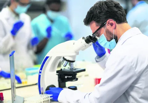 ల్యాబ్‌ టెక్నీషియన్లు వస్తున్నారు