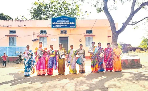 Voters protest in front of the Gram Panchayat