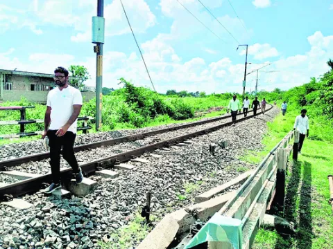 రైల్వేలైన్‌.. పరిహారం లేట్‌