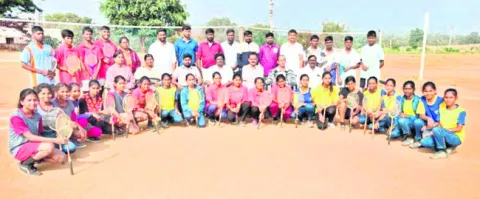 ఉమ్మడి జిల్లా బ్యాడ్మింటన్‌ జట్ల ఎంపికలు 