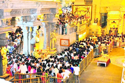 బొల్లేపల్లి సర్పంచ్‌  ఇంటిపై దాడి
