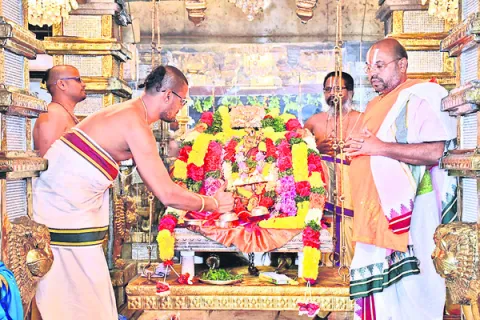 వైభవంగా ఊంజల్‌ సేవోత్సవం