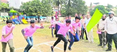 దివ్యాంగులను అన్నింటా ప్రోత్సహించాలి 