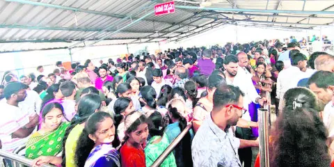 భద్రాద్రిలో భక్తజన సంద్రం..