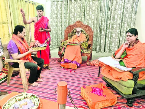 శ్రీశక్తి పీఠంలో  సినీ హీరో సుమన్‌ 
