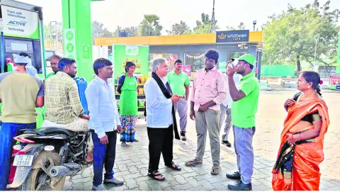 చిలుకూరు ఎస్‌ఐని సస్పెండ్‌ చేయాలి