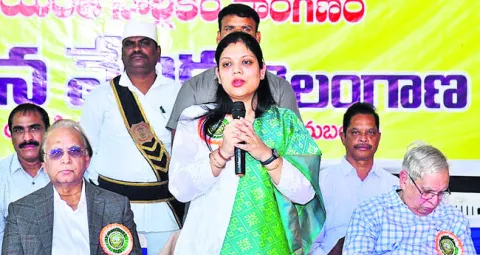 శాసీ్త్రయ దృక్పథం పెంపొందించాలి