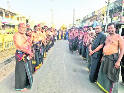 కనులవిందుగా పంబారట్టు
