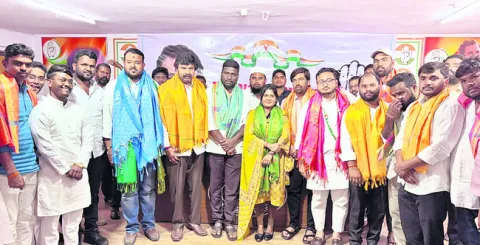 జిల్లాలో కాంగ్రెస్‌ను బలోపేతం చేయాలి 