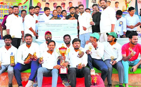 ముగిసిన సీజన్‌–3 ఫ్రెండ్లీ క్రికెట్‌ పోటీలు