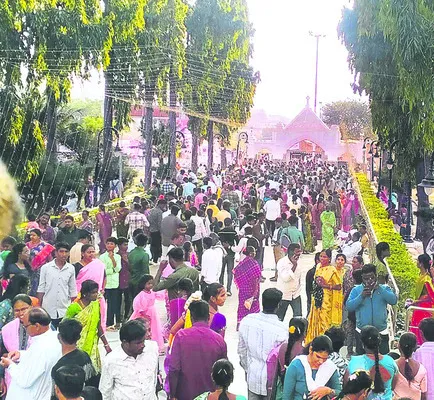 రెండో రోజు జన జాతరే