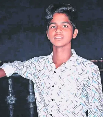 స్నానం చేసేందుకు నీటిలోకి దిగి..