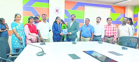 ఏఐయూ పోటీలకు   ట్రిపుల్‌ ఐటీ విద్యార్థినులు
