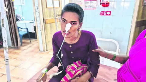 రుణాలపేరిట మోసపోయిన మహిళ ఆత్మహత్యాయత్నం 