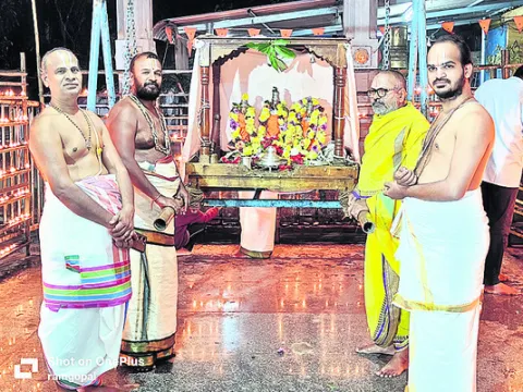 వైభవంగా సహస్ర దీపారాధన