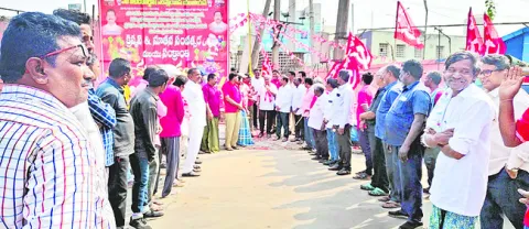 పేదలకు అండ..సీపీఐ జెండా