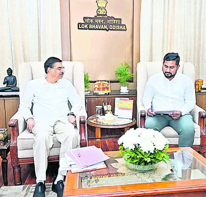 గవర్నర్‌ను కలిసిన విద్యాశాఖ మంత్రి 