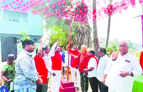 ప్రజాస్వామిక శక్తులను బలోపేతం చేయాలి