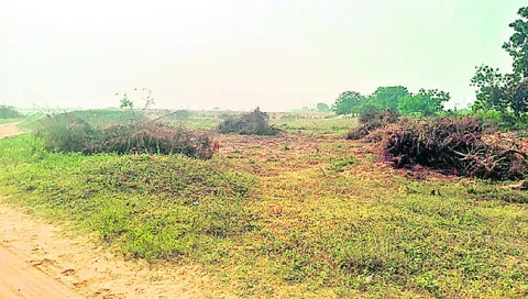 ‘అల్ట్రా మెగా’ భూములపై కన్ను 