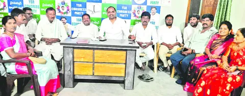 కేసులు ఎత్తేయించుకోవటానికే బాబు పొత్తులు