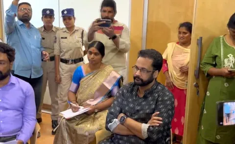 Actor Shivaji Appear Telangana Women commission Updates