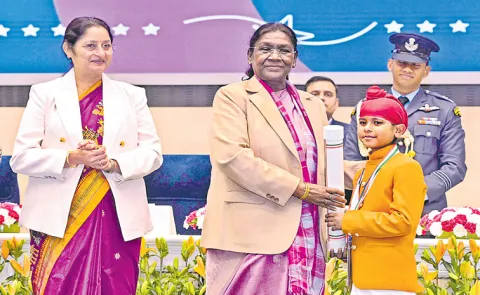 President Droupadi Murmu conferred the Pradhan Mantri Rashtriya Bal Puraskar12