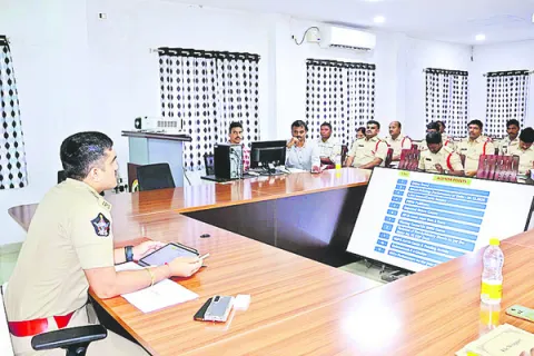 కోడి పందేలకు అనుమతి లేదు