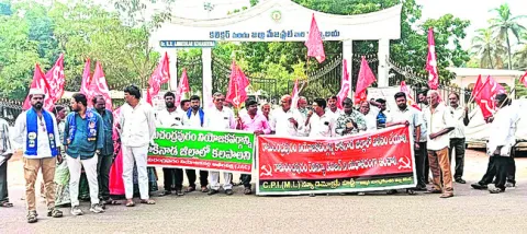 రామచంద్రపురాన్ని కాకినాడ జిల్లాలో కలపాలి 