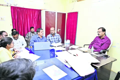 చిన్న కారణాలతో అర్జీలను తిరస్కరించొద్దు 