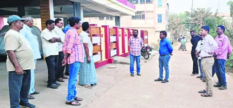 నిర్మాణాలకు  అనుమతులు ఉండాలి