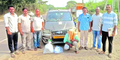 5.3 కిలోల ఎండు గంజాయి స్వాధీనం
