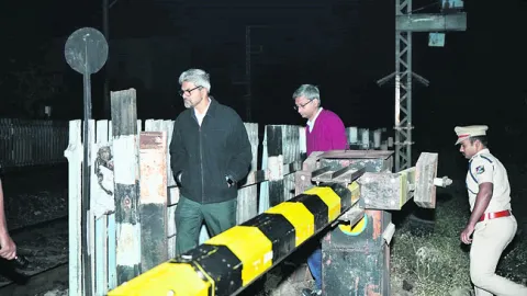 రైల్వే లెవల్‌ క్రాసింగ్‌ల తనిఖీ