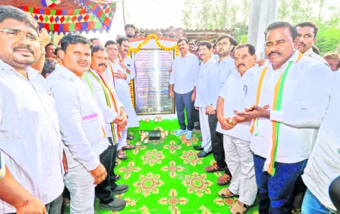 అభివృద్ధే ప్రభుత్వ ఎజెండా.. 