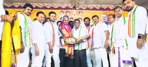 మూడేళ్లలో పెండింగ్‌ ప్రాజెక్టులు పూర్తిచేస్తాం