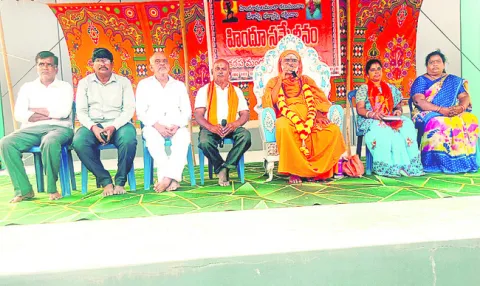 హిందువులందరూ ఏకం కావాలి 