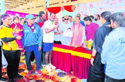 రాష్ట్రస్థాయి మాస్టర్‌ అథ్లెటిక్స్‌లో జిల్లా వాసుల సత్త