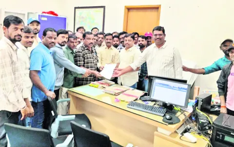 జర్నలిస్టుల మధ్య వ్యత్యాసం చూపొద్దు 