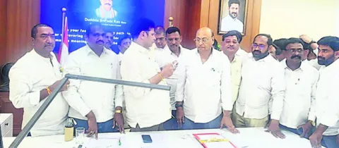 కార్మికుల డిమాండ్లు నెరవేర్చాలి