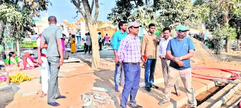 మహాజాతర పనుల్లో వేగం పెంచాలి