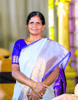 విద్యుదాఘాతంతో  మహిళ మృతి