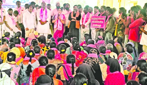 అర్హులకు డబుల్‌ ఇళ్లు పంపిణీ చేయాలి 