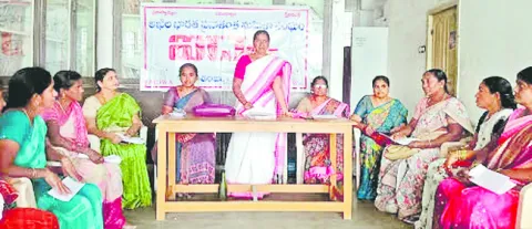 మద్యం విక్రయాలను నియంత్రించాలి