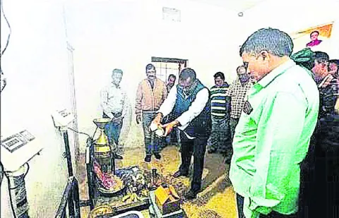 కుంధ్ర సమితిలో ధాన్యం కొనుగోలు మండీ ప్రారంభం