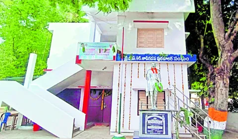 గ్రేటర్‌ విలీనంతో భవిష్యత్తు ప్రశ్నార్థకం 