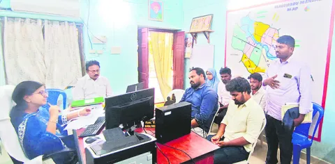 సచివాలయ ఉద్యోగులకు చలానాలు 