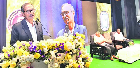 యువత సేవా భావం అలవరచుకోవాలి 