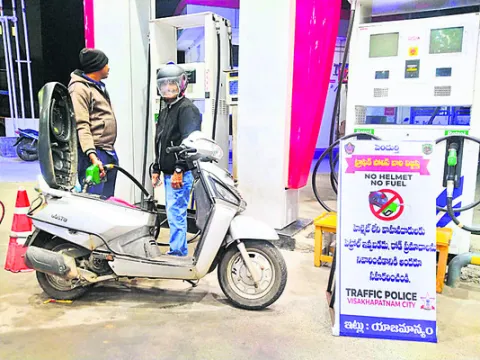 నో హెల్మెట్‌.. నో పెట్రోల్‌ 