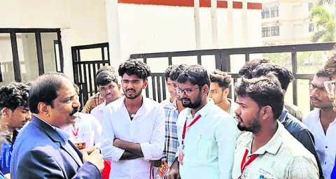 ఎంఎస్‌ఎంఈ ఇన్‌చార్జ్‌ ప్రిన్సిపాల్‌పై చర్యలు 