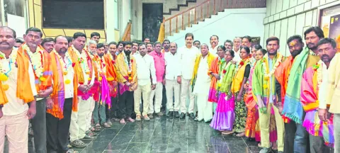 ప్రజలతో మమేకమవ్వాలి