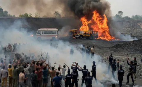 Coal mine protest turns violent in Chhattisgarh12